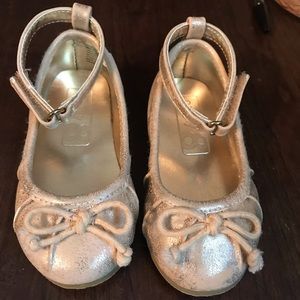 Gold baby/toddler ballet flat with strap